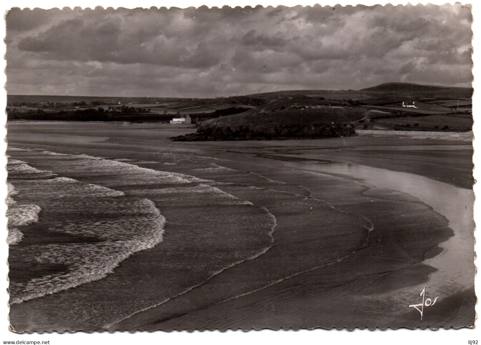 CPSM GF 29 - PLOMODIERN (Finistère) - 163. La Plage De Lestrevet Et Le Menez-Hom - Plomodiern