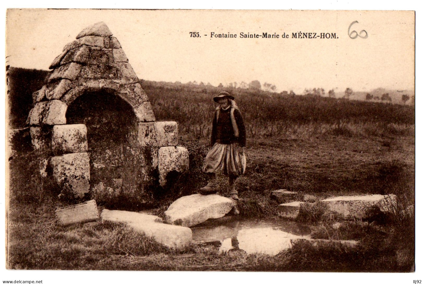 CPA 29 - PLOMODIERN (Finistère) - 755. Fontaine Sainte-Marie De MENEZ-HOM (Animée) - Plomodiern