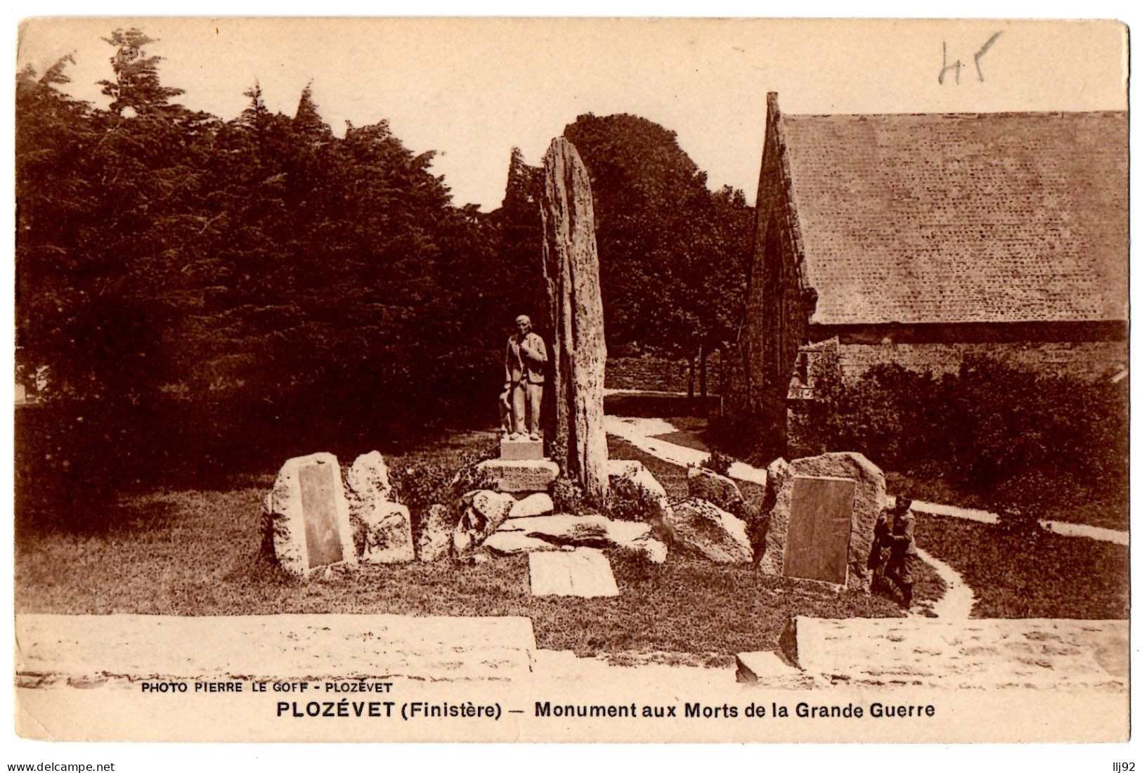 CPA 29 - PLOZEVET (Finistère) -  Monument Aux Morts De La Grande Guerre - Plozevet