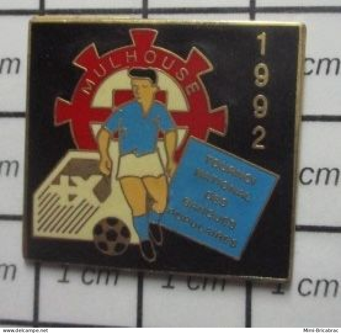 1618B Pin's Pins / Beau Et Rare : SPORTS / FOOTBALL MULHOUSE TOURNOI NATIONAL DES BANQUES POULAIRES - Fussball