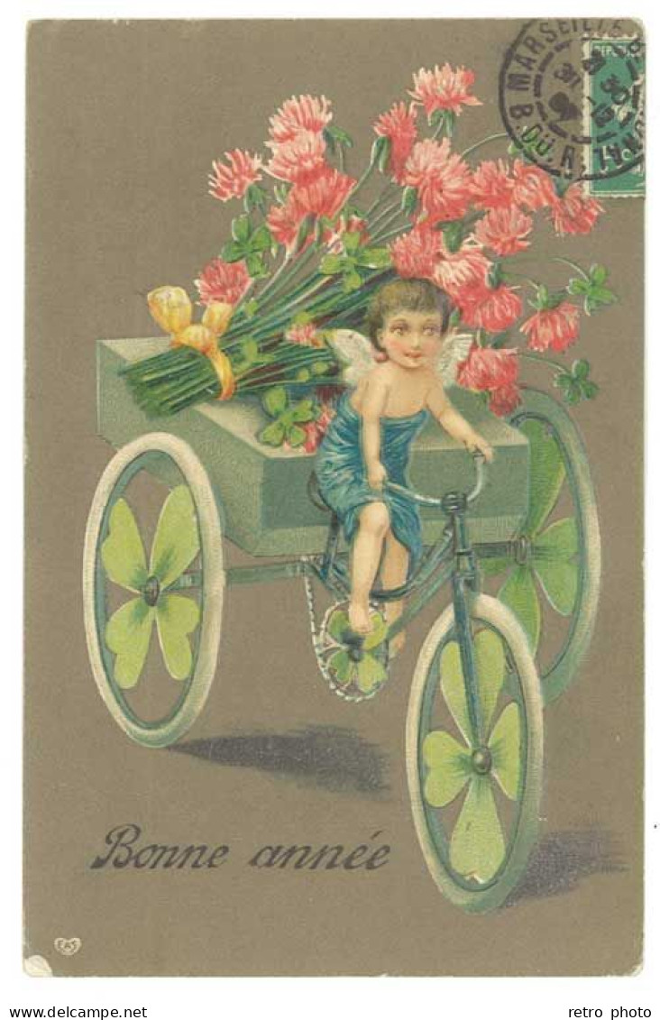 Cpa Fantaisie " Bonne Année ", Angelot Sur Vélo / Tricycle, Fleurs   ( Gaufrée ) - Año Nuevo