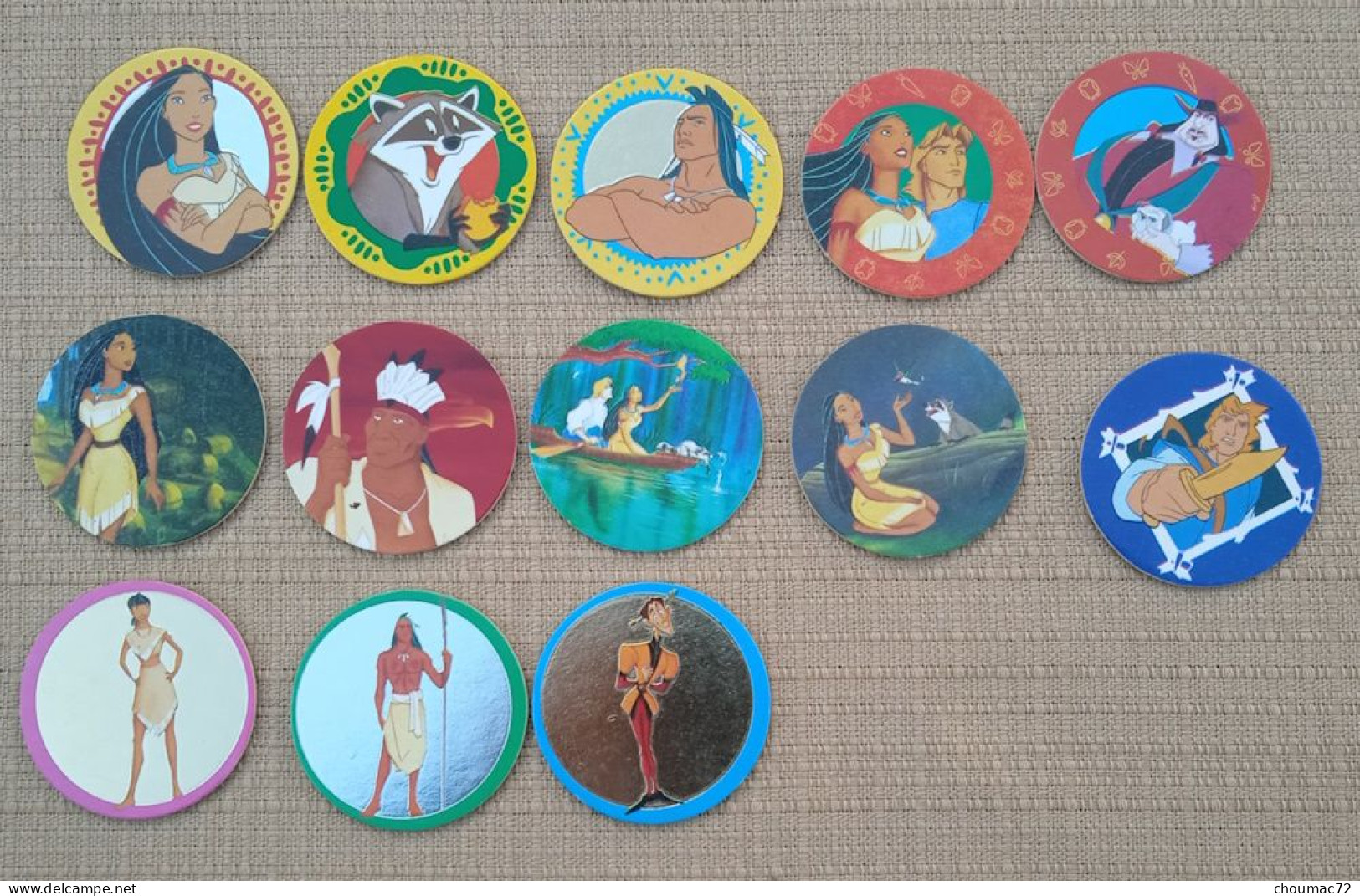 POG 002, Lot De 13 Pogs Pocahontas Diney Panini Série Chambourcy - Otros & Sin Clasificación