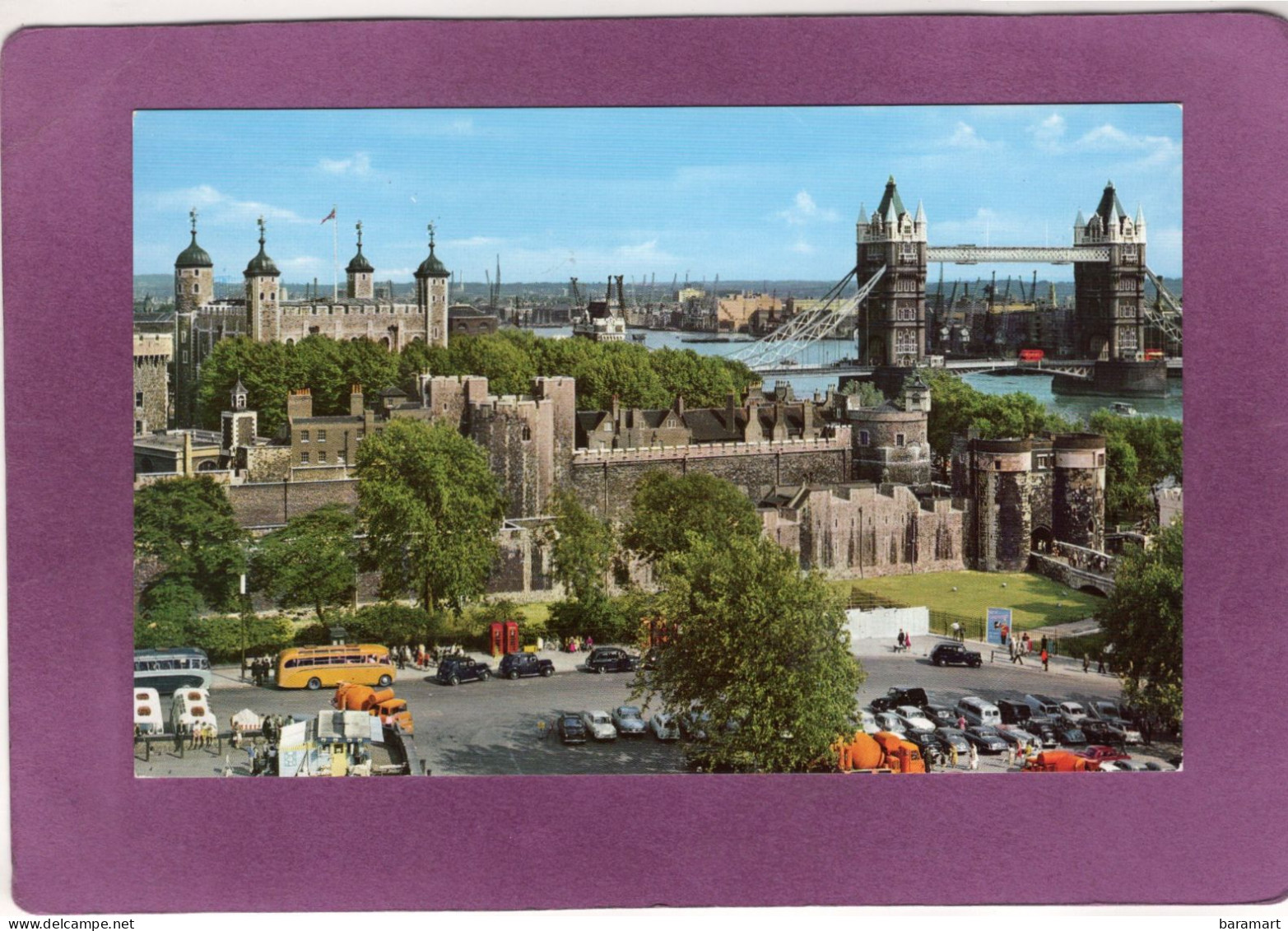 THE TOWER OF LONDON AND TOWER BRIDGE   Coach Truck  And Automobiles  Photo E. Ludwig - Tower Of London