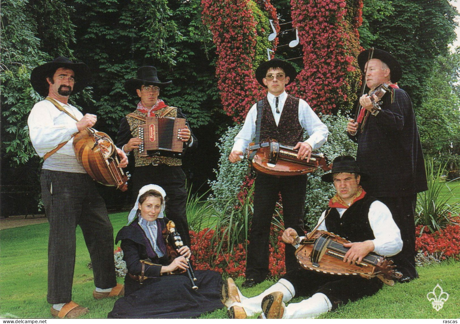 CPM - P - PUY DE DOME - CLERMONT FERRAND - GROUPE FOLKLORIQUE LES ENFANTS DE L'AUVERGNE - MUSICIENS TRADITIONNELS - Clermont Ferrand