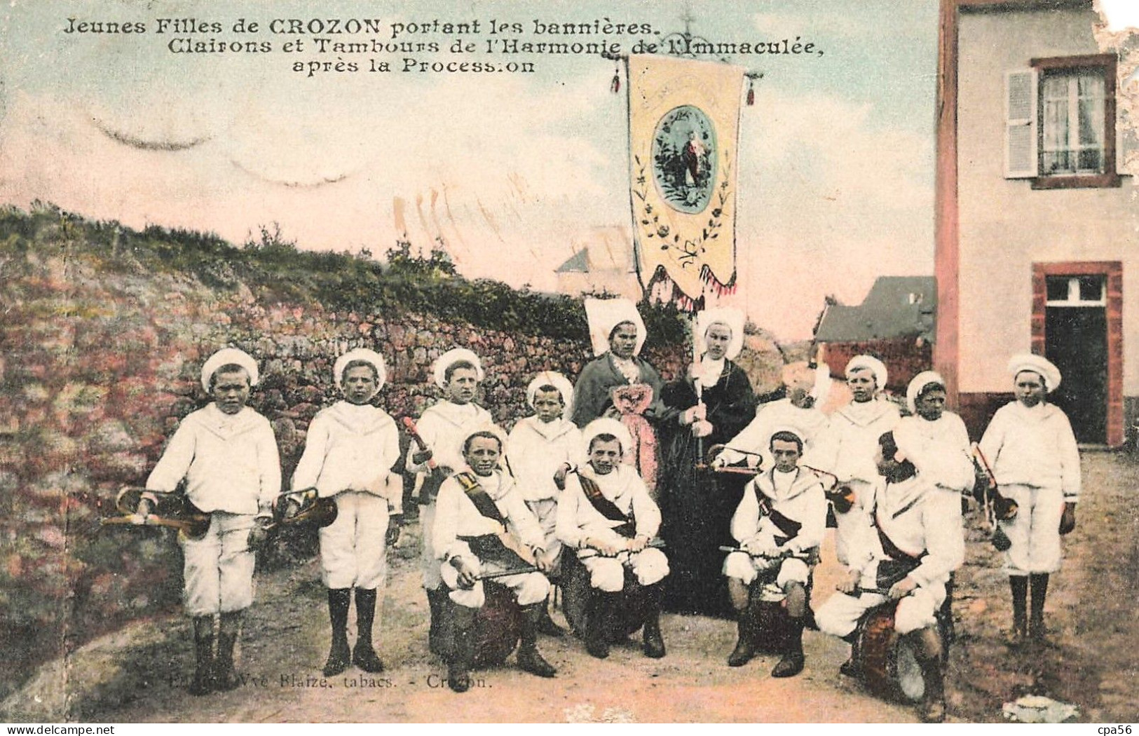 CROZON - Jeunes Filles Portant Les Bannières - Clairons Et Tambours De L'Harmonie De L'Immaculée - Procession - Crozon