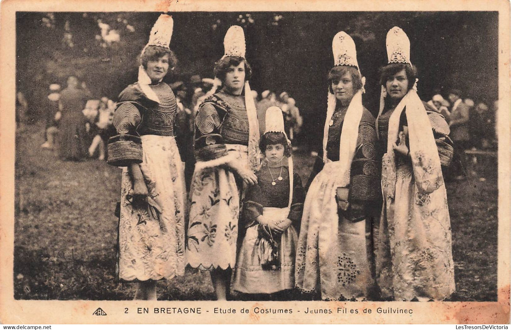 FOLKLORE - Costumes - Etude De Costumes - Jeunes Filles De Guilvinec - Animé - Carte Postale Ancienne - Costumes