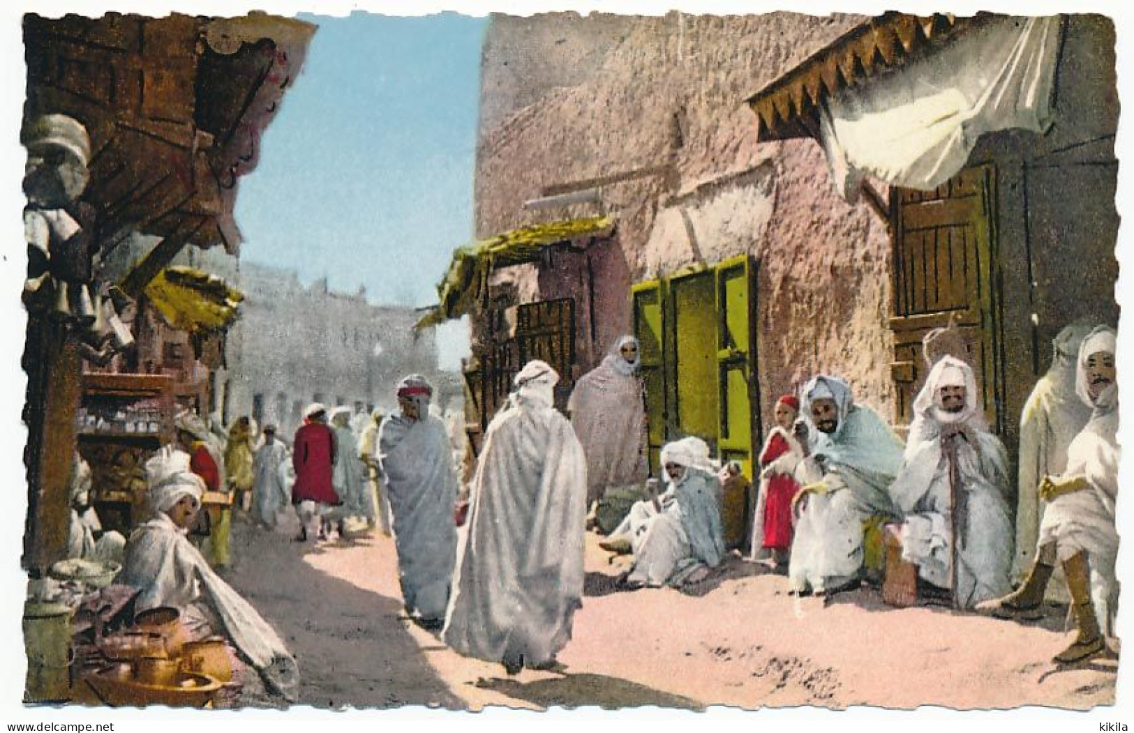 CPSM Dentelée  9 X 14 Algérie (7) Une Rue Du Vieux BISKRA  Les Commerces Les Hommes Dans Leur Djellabah - Biskra