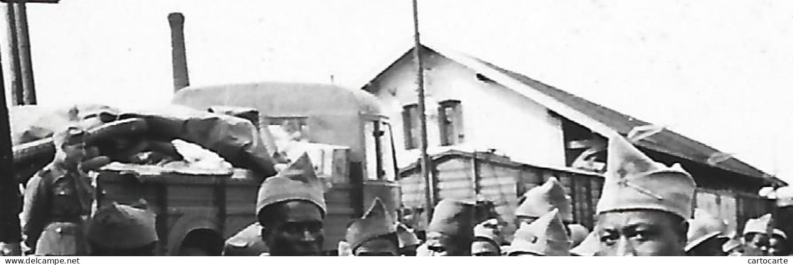 17 144 0424 WW2 WK2 ROYAN ENVIRONS  A SITUER GARE  PRISONNIERS AFICAINS  SOLDATS ALLEMANDS 1940 - Guerra, Militari