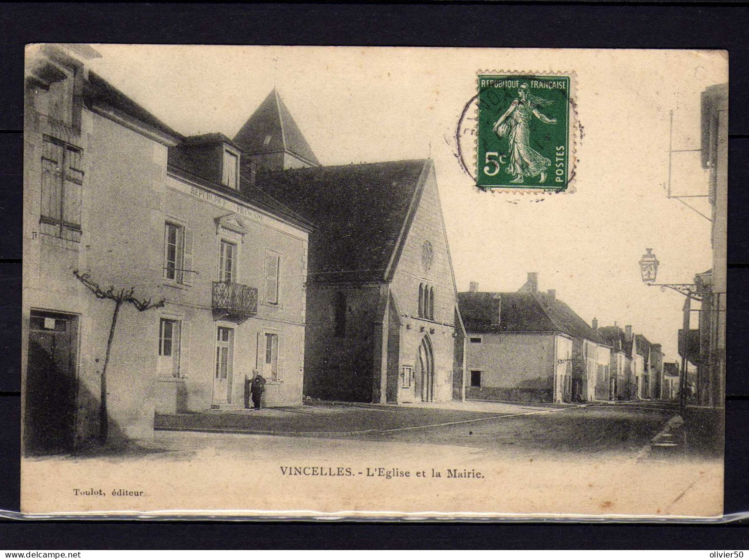 Vincelles - L'Eglise Et La Mairie - Mehun-sur-Yèvre