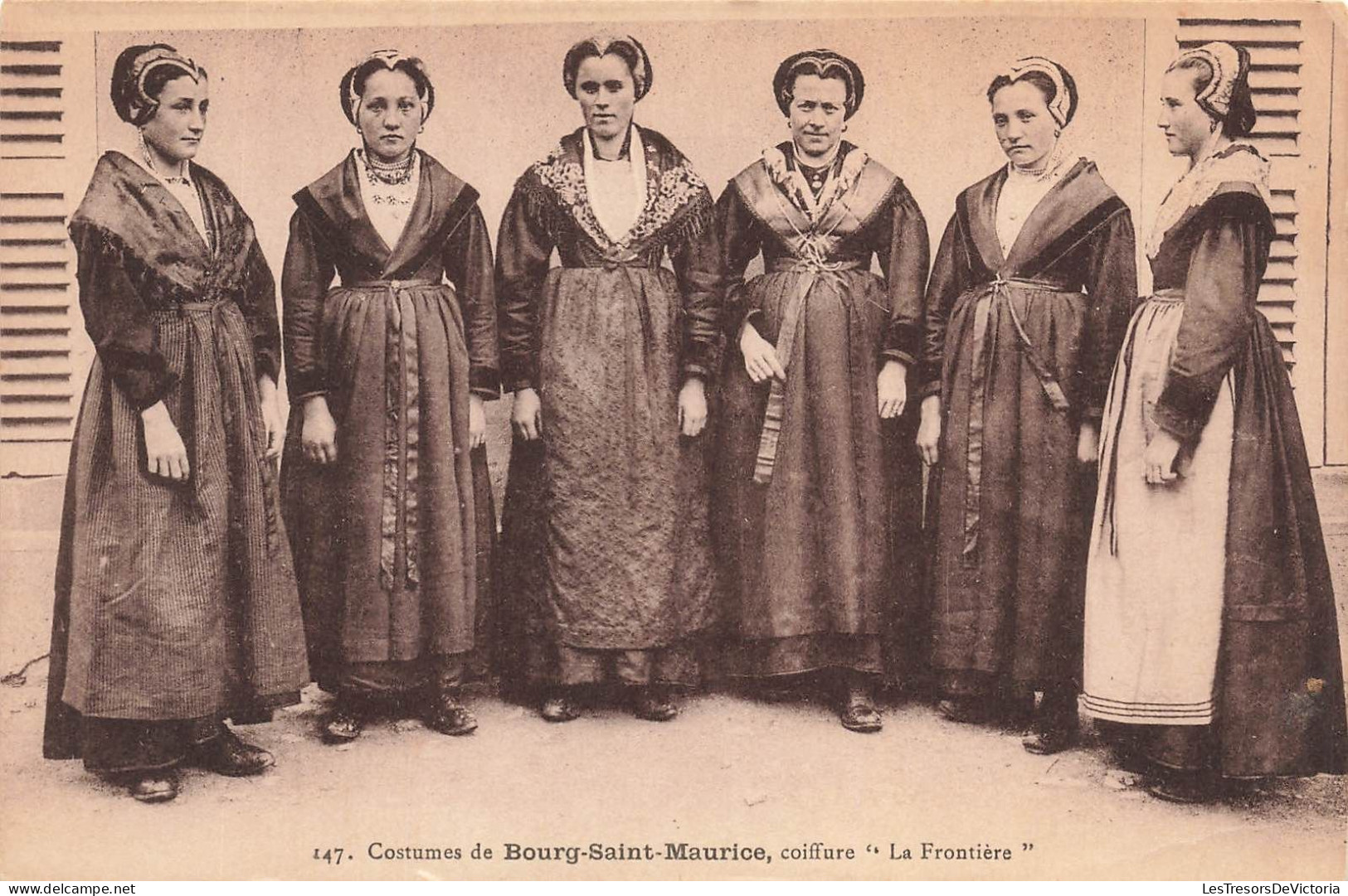 FOLKLORE - Costumes - Bourg Saint Maurice - Coiffe La Frontière - Carte Postale Ancienne - Costumes