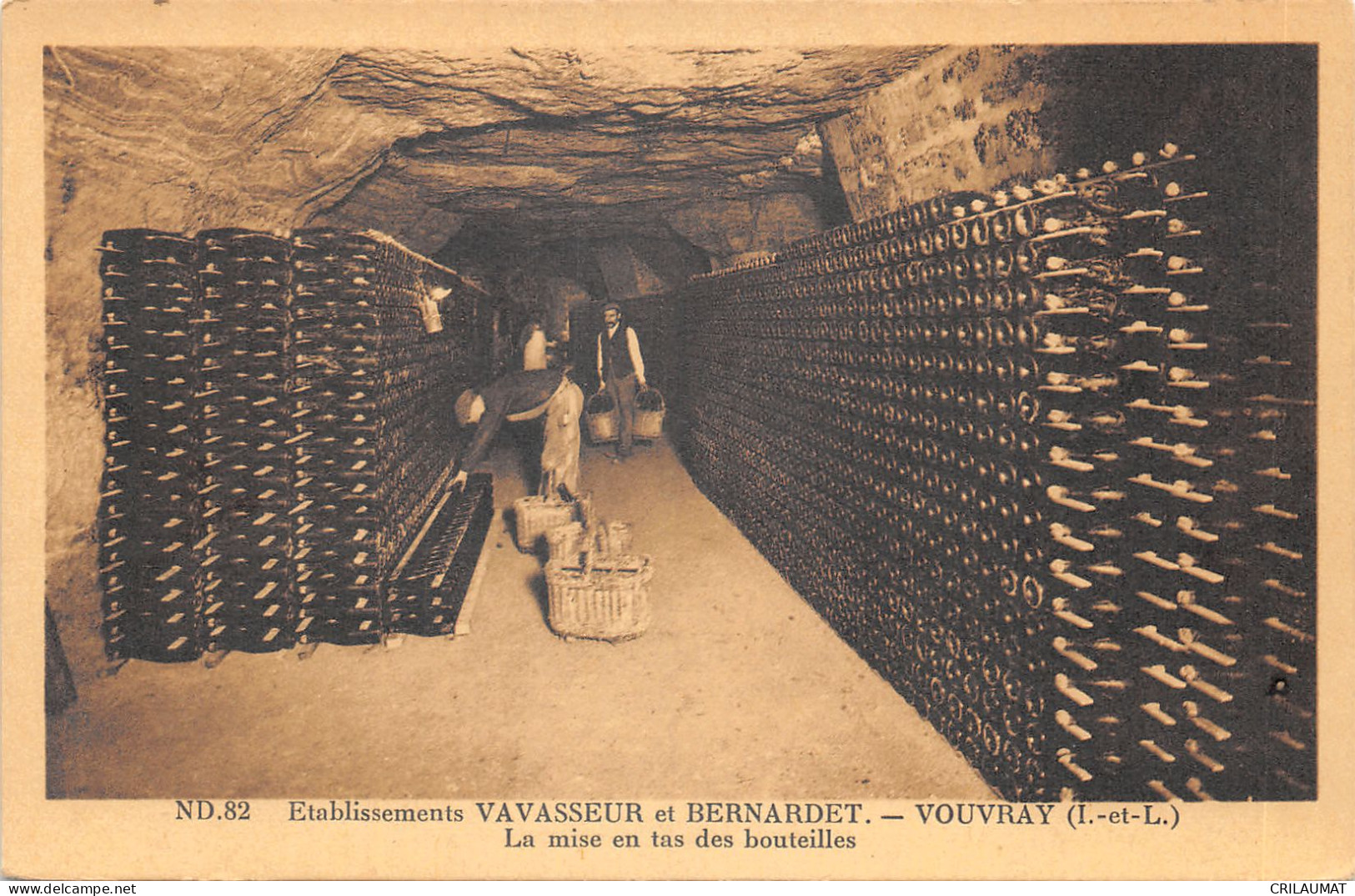 37-VOUVRAY-CAVE VAVASSEUR BERNARDET-TAS DE BOUTEILLES-N T6021-B/0339 - Vouvray
