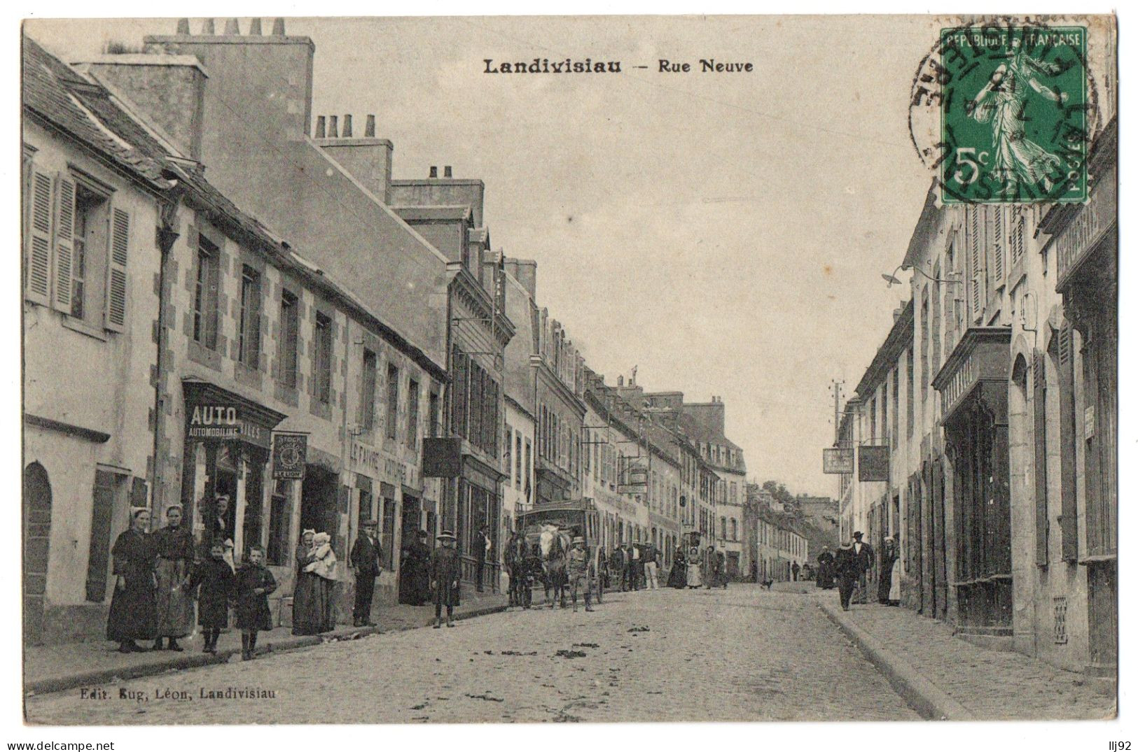 CPA 29 - LANDIVISIAU (Finistère) - Rue Neuve (animée, Diligence) - Landivisiau