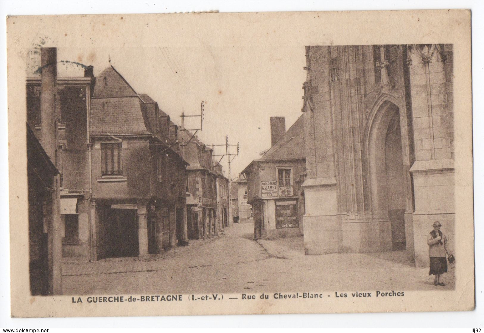 CPA 35 - LA GUERCHE DE BRETAGNE (Ille Et Vilaine) - Rue Du Cheval-Blanc. Les Vieux Porches - La Guerche-de-Bretagne