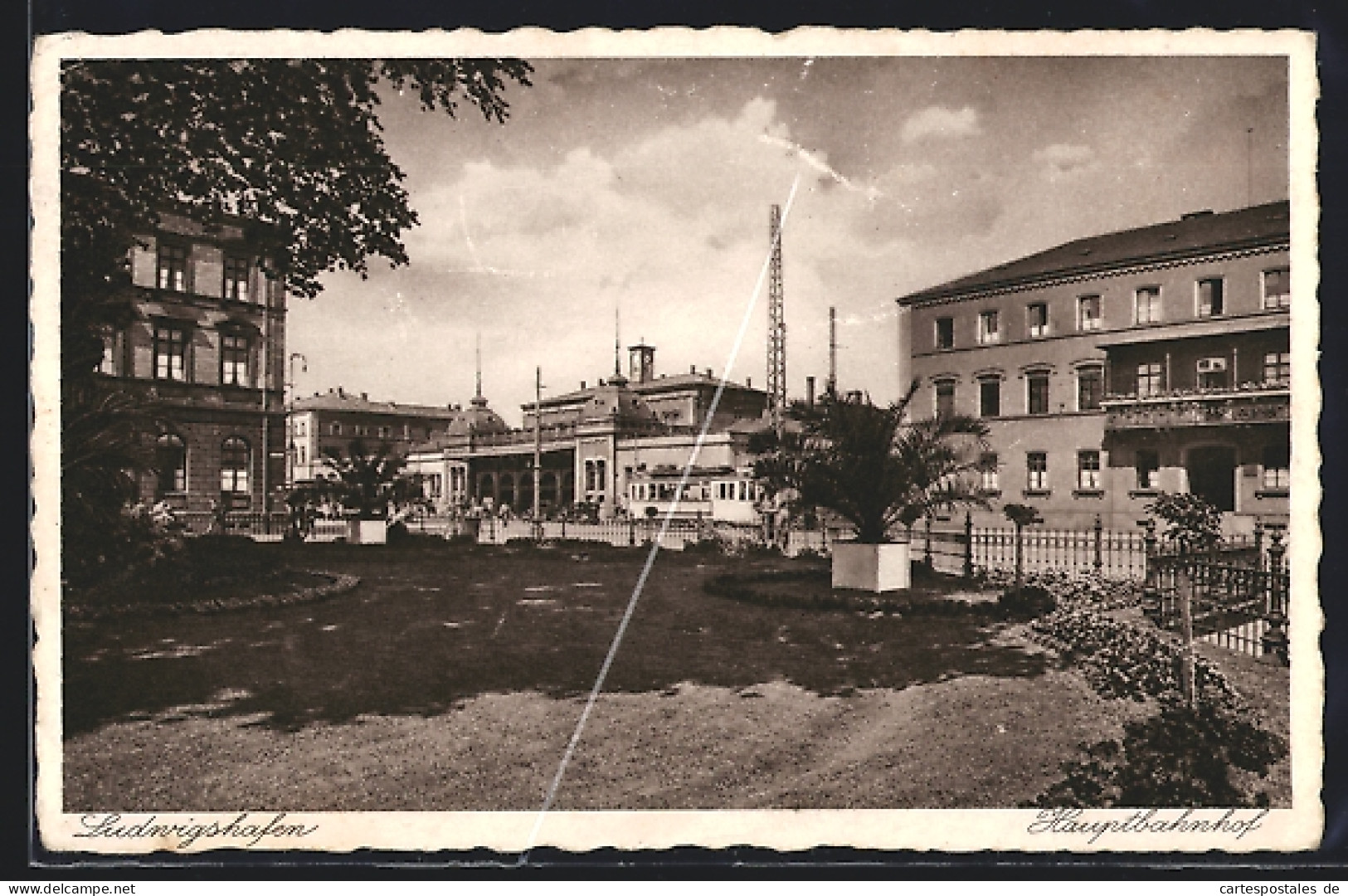 AK Ludwigshafen / Rhein, Hauptbahnhof Mit Umgebung  - Ludwigshafen