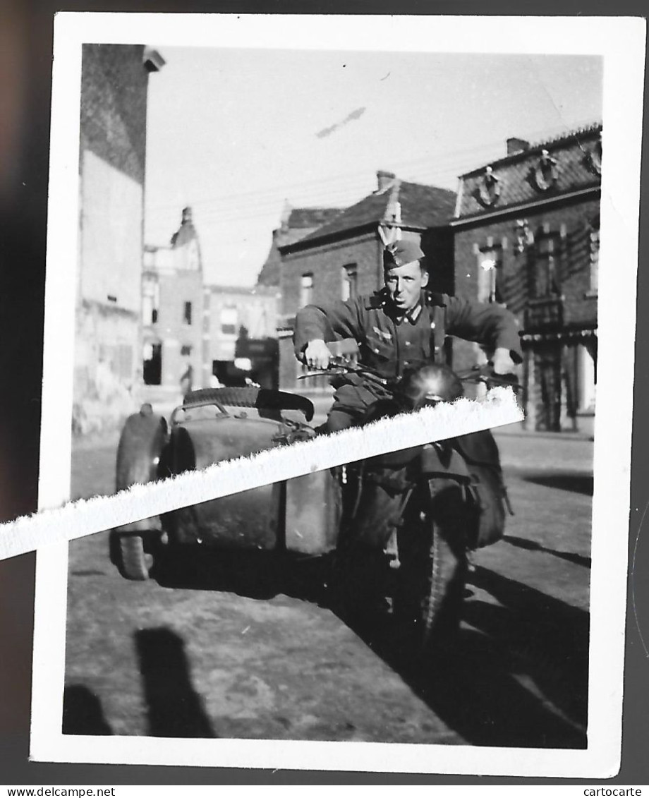 MIL 483  0424 WW2 WK2  CAMPAGNE DE FRANCE   A SITUER   SOLDATS ALLEMANDS MOTO SIDE CAR  1940 - Guerre, Militaire