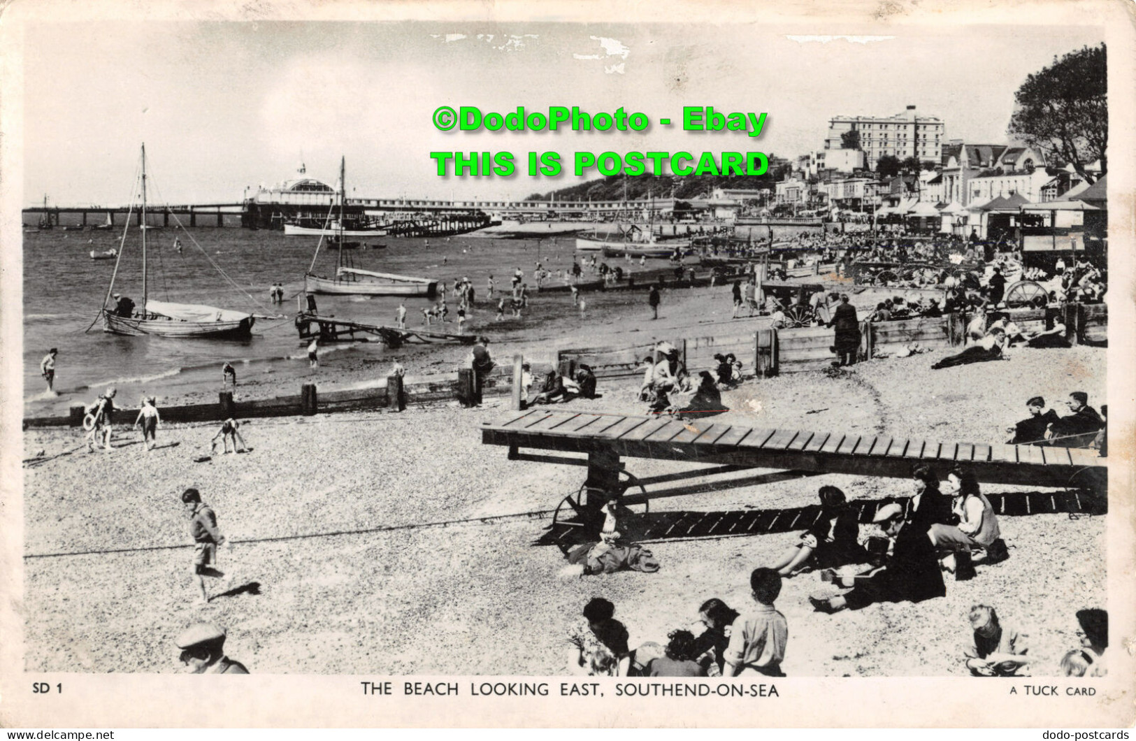 R425392 Southend On Sea. The Beach Looking East. Tuck - World