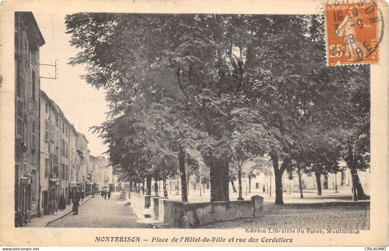 42-MONTBRISON-PLACE DE L HOTEL DE VILLE-ANIMEE-N T6022-A/0033 - Montbrison