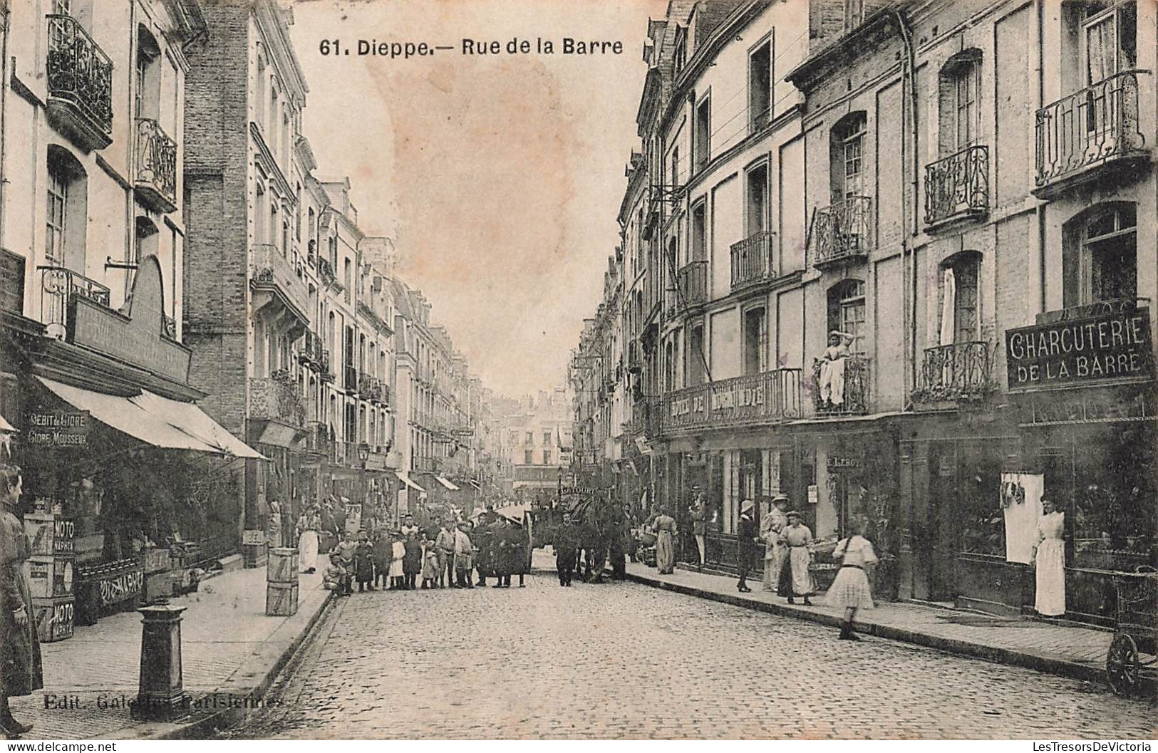 FRANCE - Dieppe - Rue De La Barre - Animé - Carte Postale Ancienne - Dieppe
