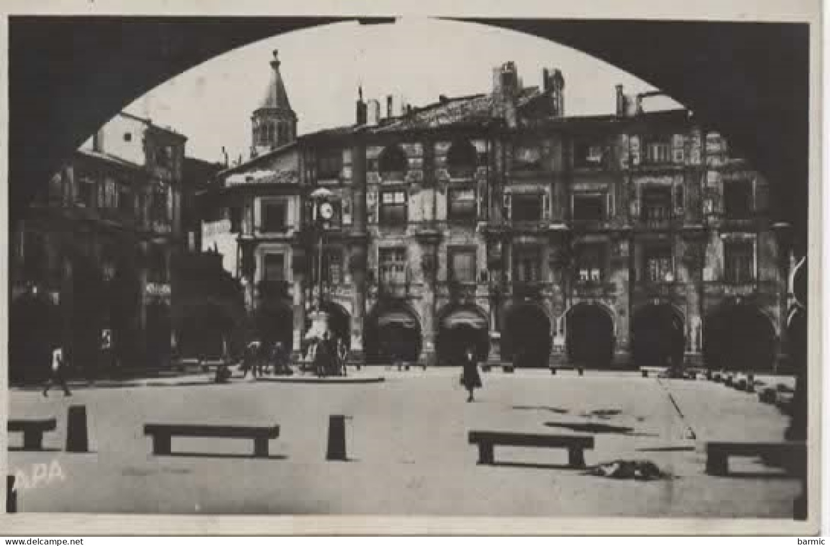 MONTAUBAN, PLACE NATIONALE, LES ARCADES COULEUR  REF 15680 - Montauban