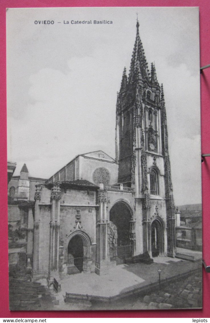 Visuel Très Peu Courant - Espagne - Oviedo - La Catédral Basilica - CPA En Excellent état - Asturias (Oviedo)