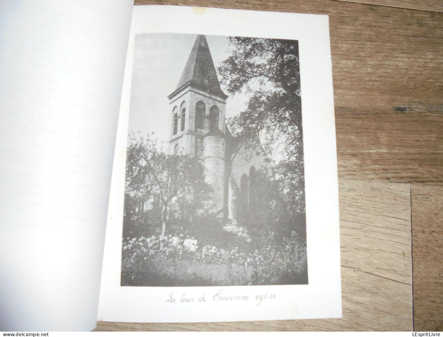 MARLOIE A AUSSI SON HISTOIRE Régionalisme Région Marche En Famenne Histoire Eglise Cloche Curé Chapelle Ecole Culte - Belgique