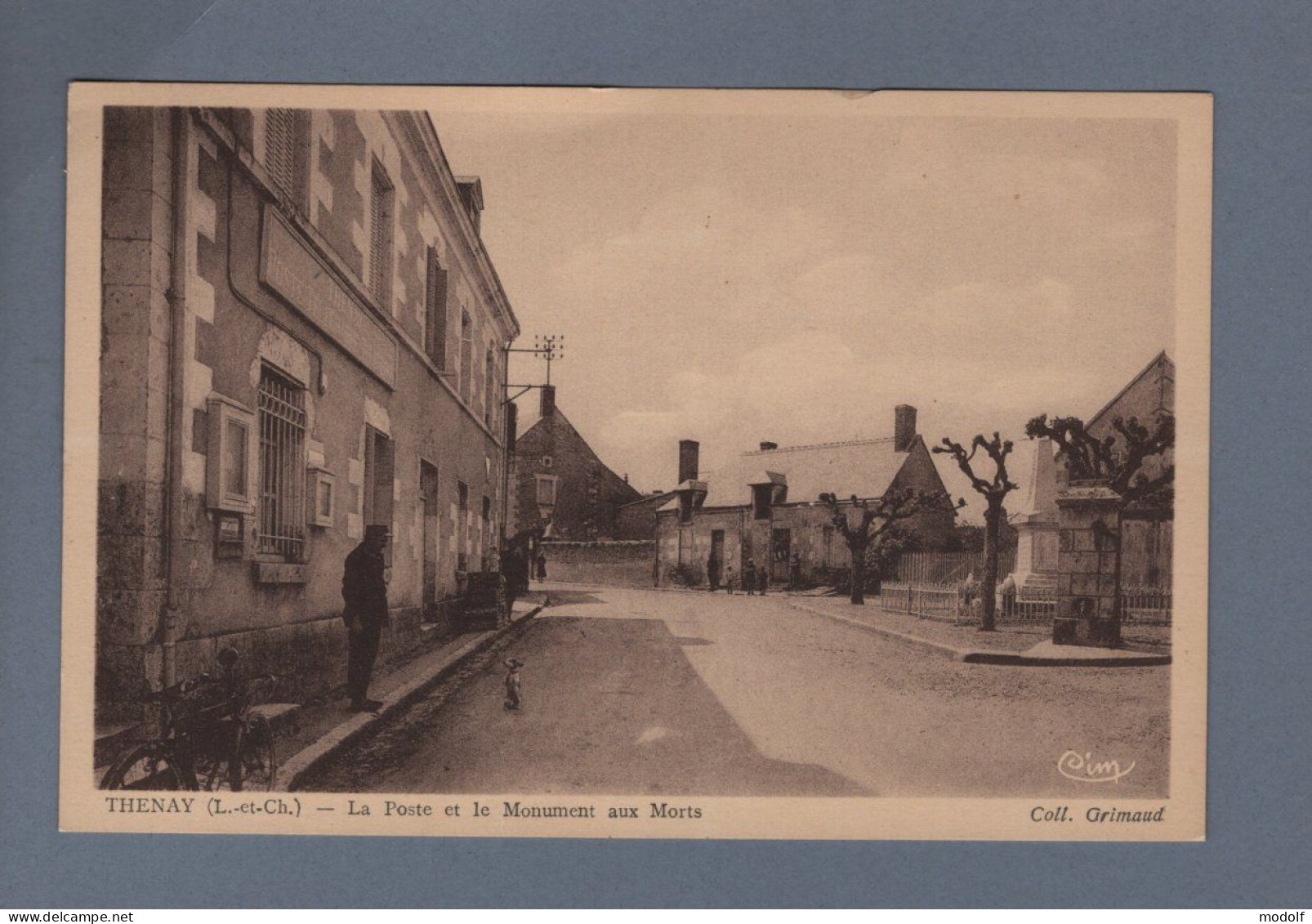 CPA - 41 - Thenay - La Poste Et Le Monument Aux Morts - Animée - Non Circulée - Autres & Non Classés