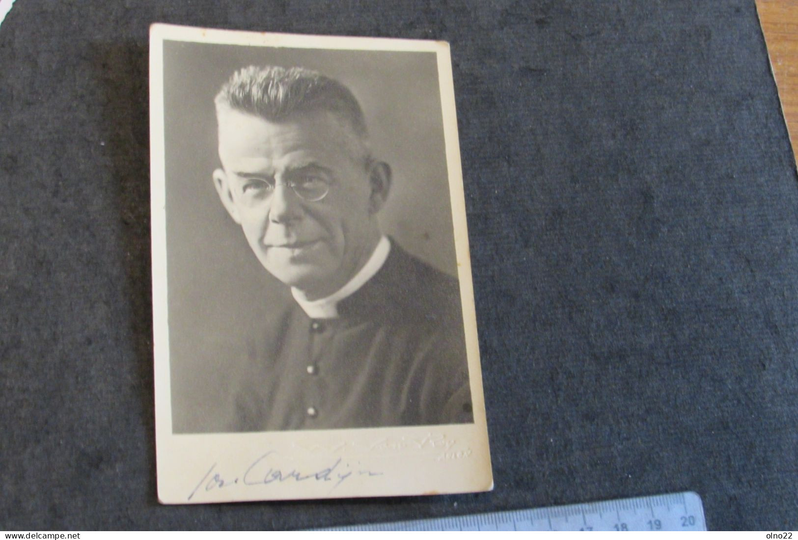 MONSEIGNEUR JOSEPH CARDIJN  PHOTO SIGNEE - PHOTO VAN ROY ARLON - PTOPRIETE EXCLUSIVE DE W VAN ROY ARLON -VOIR SCANS - Personnes Identifiées