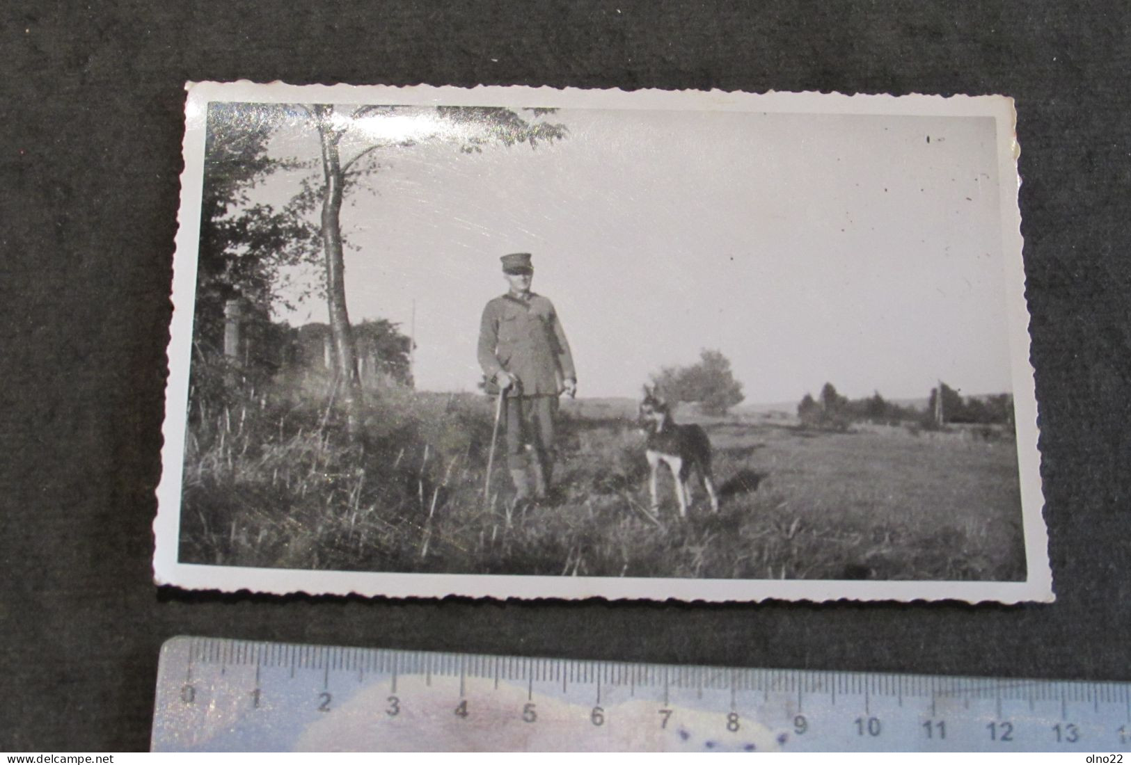 CHEVRON 1945 - JULES BONMARIAGE BRIGADIER FORESTIER EN UNIFORME AVEC SON CHIEN - MENTION AU DOS -VOIR SCANS - Personnes Identifiées