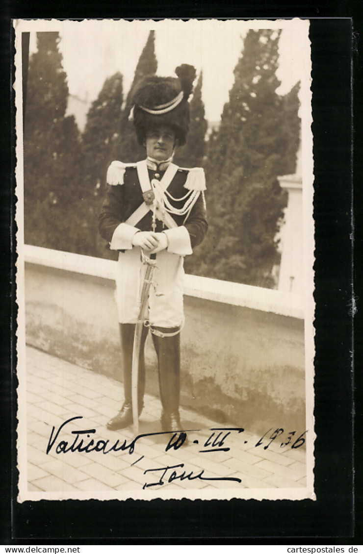 AK Vatikanstadt, Schweizergardist In Uniform Mit Säbel  - Vaticano (Ciudad Del)