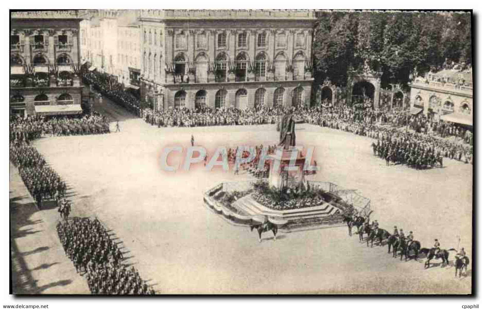 CPM Militaria Prise D&#39armes A Nancy  - Uniformi