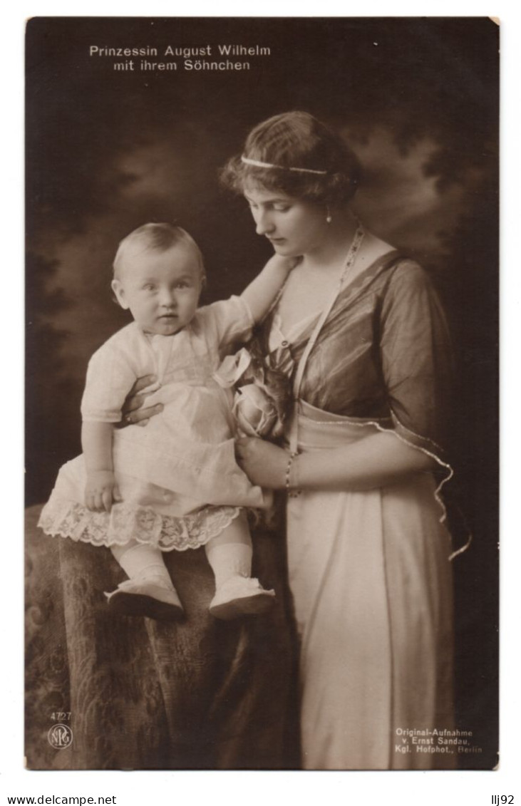 CPA  Personnalités - Prinzessin August Wilhelm Mit Ihrem Söhnchen - Royal Families