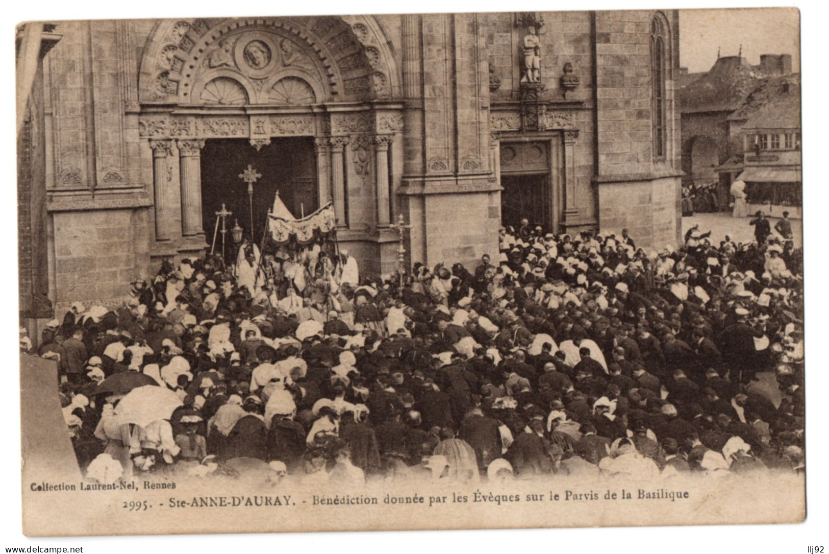 CPA 56 - SAINTE ANNE D'AURAY (Morbihan) - 2995. Bénédiction Donnée Par Les Evêques Sur Le Parvis De La Basilique - Sainte Anne D'Auray