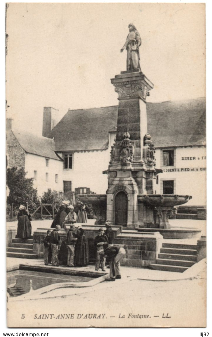 CPA 56 - SAINTE ANNE D'AURAY (Morbihan) - 5. La Fontaine - LL (animée) - Sainte Anne D'Auray