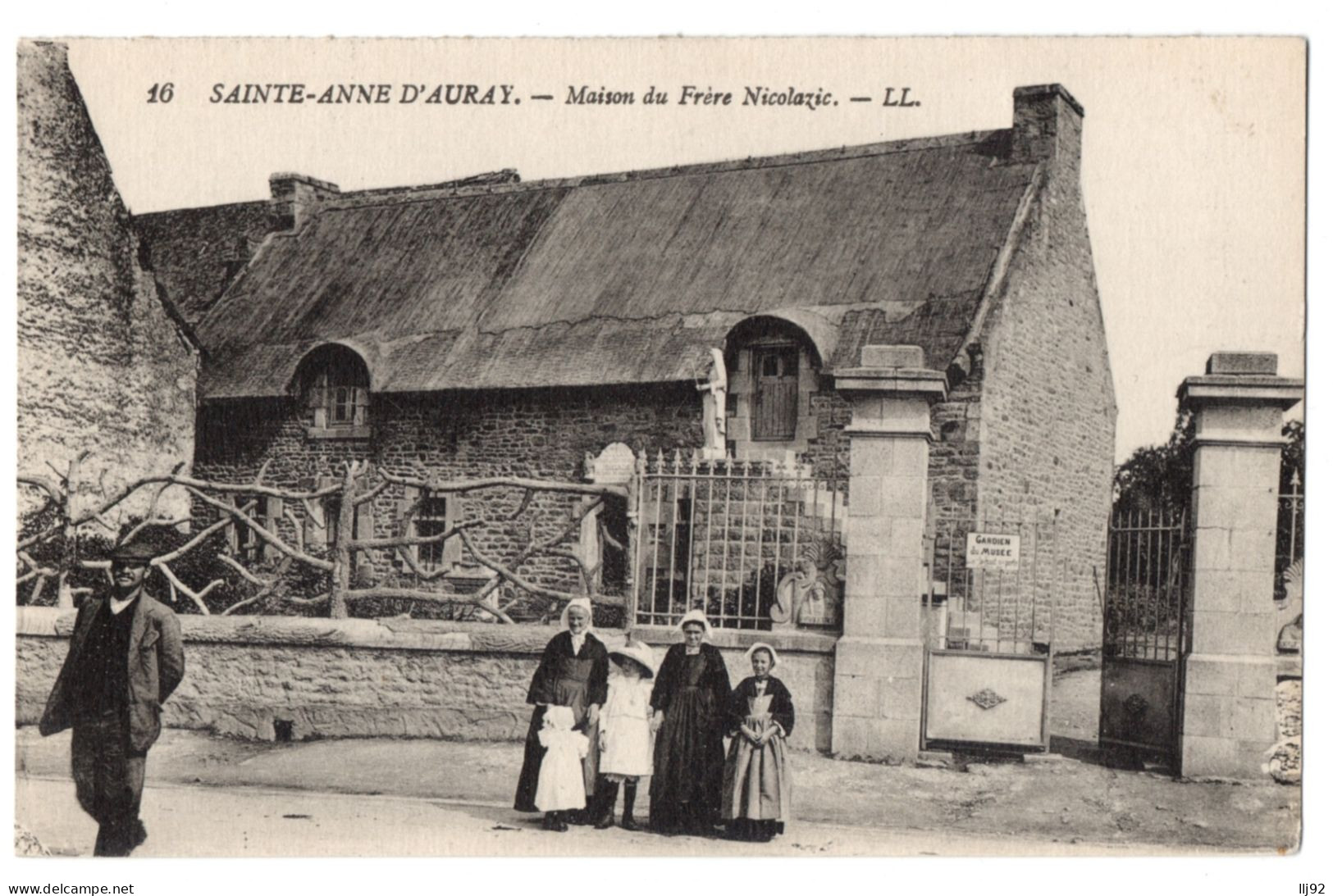 CPA 56 - SAINTE ANNE D'AURAY (Morbihan) - 16. Maison Du Frère Nicolazic - LL (animée) - Sainte Anne D'Auray