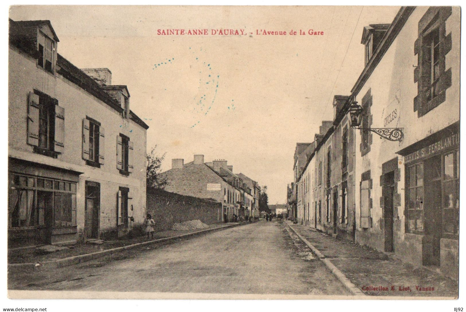 CPA 56 - SAINTE ANNE D'AURAY (Morbihan) -  L'avenue De La Gare. Ed. Liot - Sainte Anne D'Auray