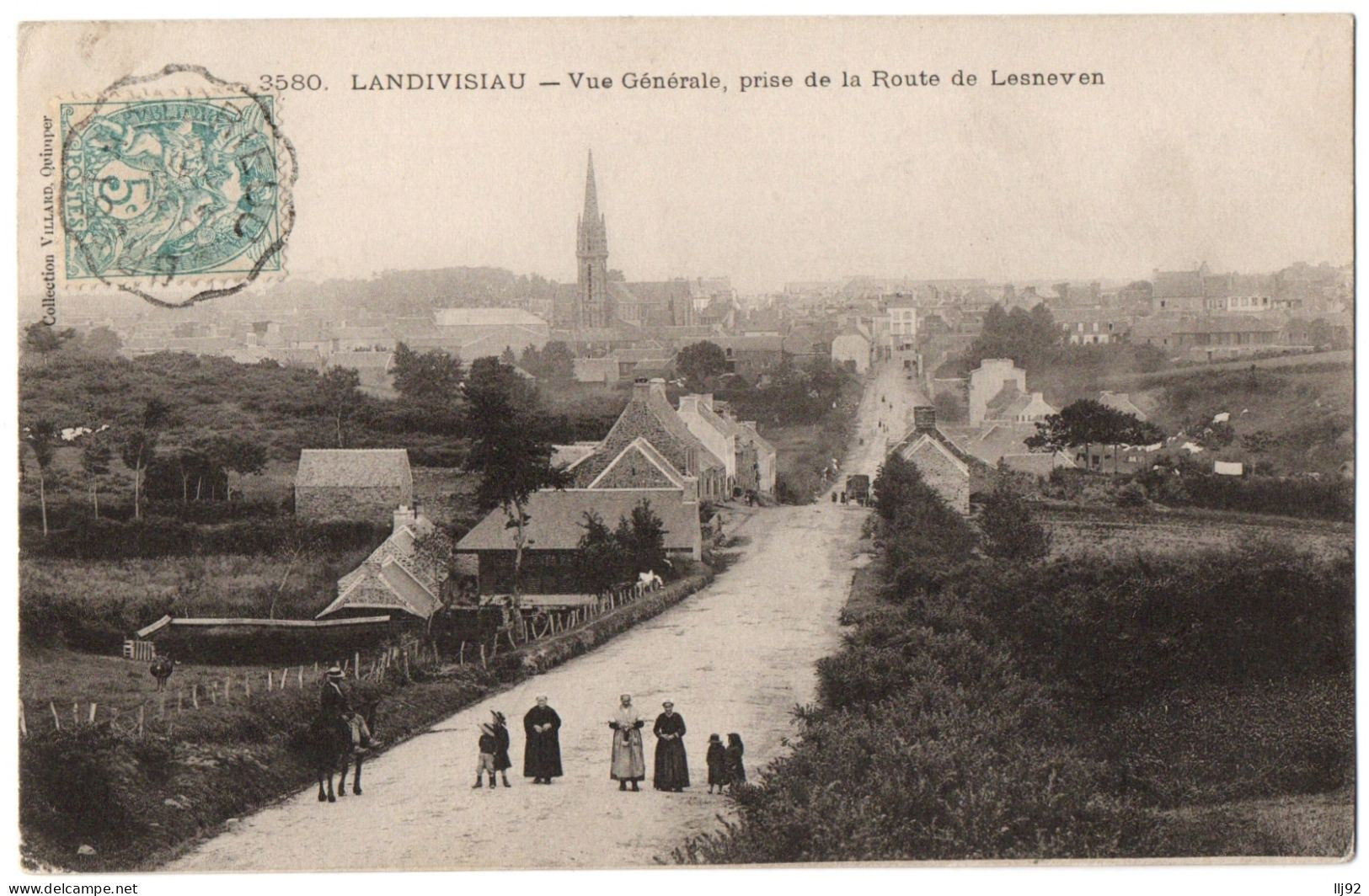 CPA 29 - LANDIVISIAU (Finistère) - 3580. Vue Générale, Prise De La Route De Lesneven (petite Animation). Ed Villard - Landivisiau