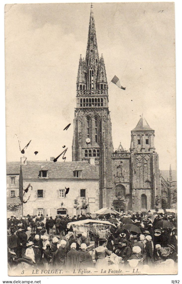 CPA 29 - LE FOLGOET (Finistère) - 3. L'Eglise. La Façade - LL (animée, Marché Ou Foire) - Le Folgoët