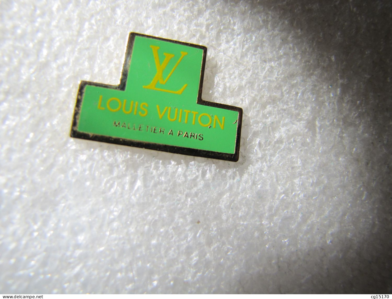 PIN'S   LOUIS  VUITTON  MALLETIER A PARIS - Trademarks
