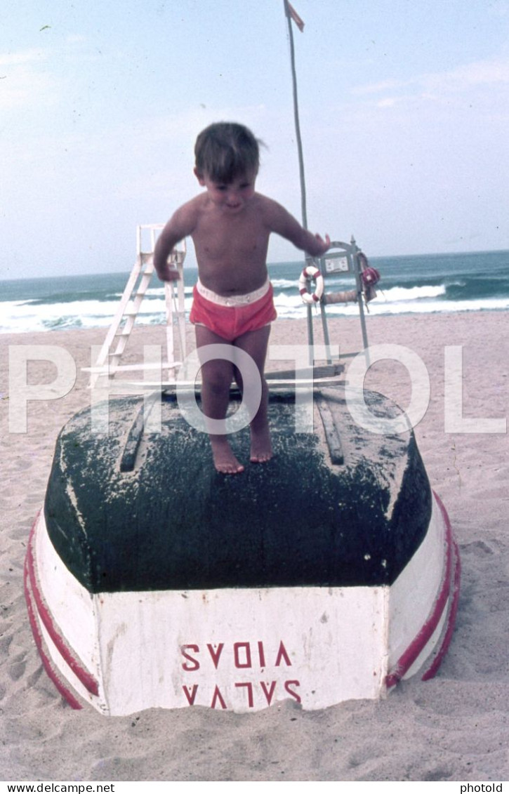 4 SLIDES SET 1974 BOY BOYS GARÇON PORTUGAL ORIGINAL AMATEUR 35mm DIAPOSITIVE SLIDE Not PHOTO No FOTO NB4064 - Diapositives (slides)