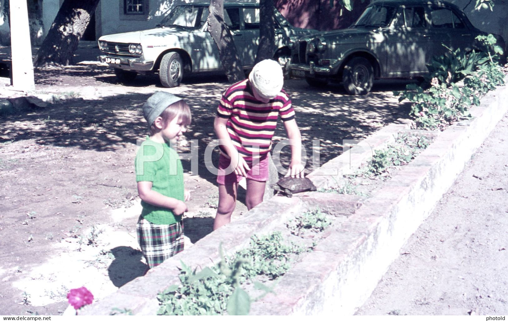 4 SLIDES SET 1974 BOY BOYS GARÇON PORTUGAL ORIGINAL AMATEUR 35mm DIAPOSITIVE SLIDE Not PHOTO No FOTO NB4064 - Dias