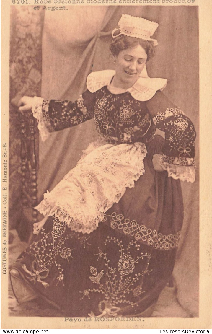 FOLKLORE - Costumes - Pays De Rosporden - Robe Bretonne - Jeune Fille - Carte Postale Ancienne - Costumes