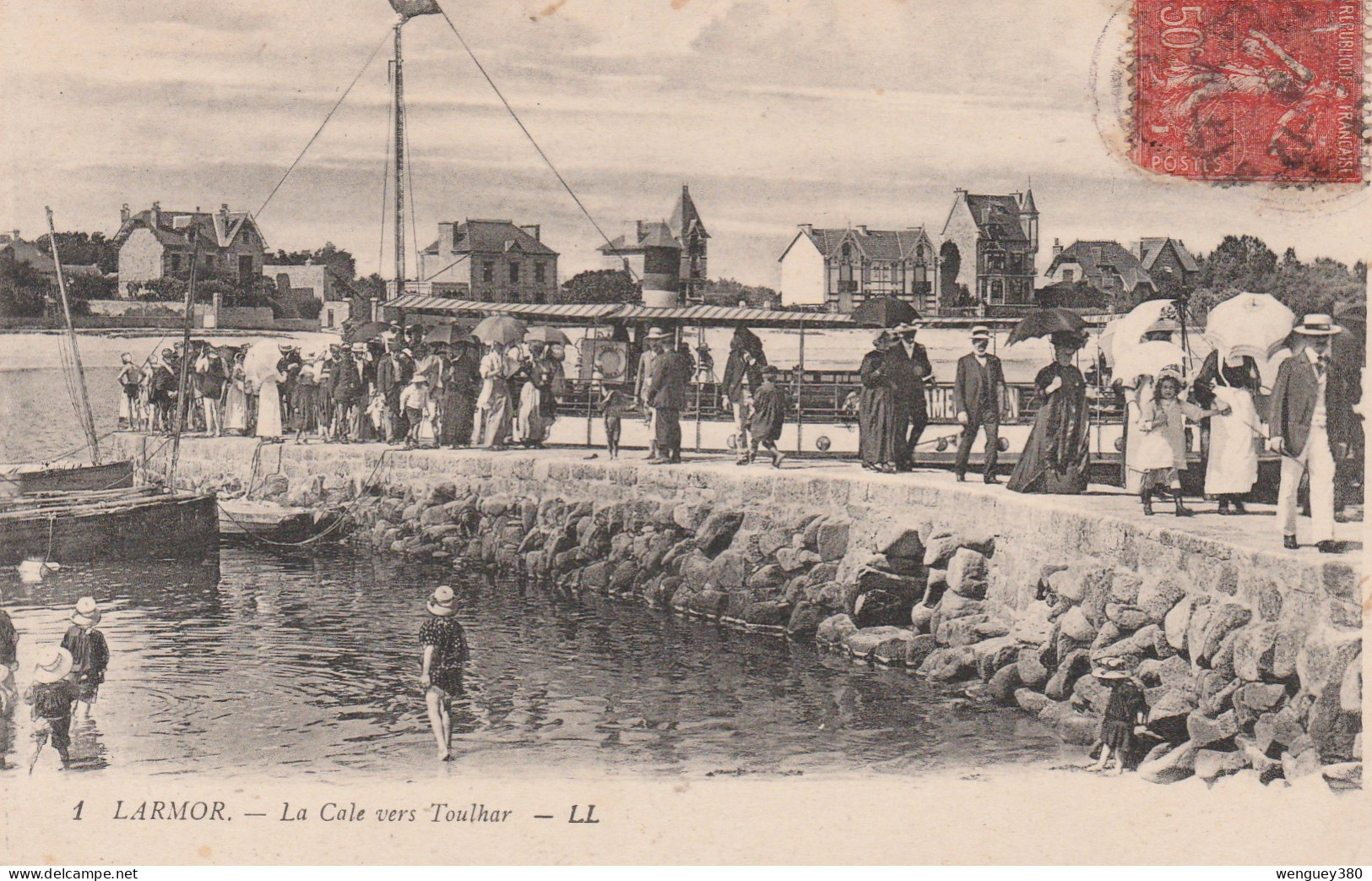 56 LARMOR-PLAGE  LORIENT    La Cale Vers Toulhar SUP  PLAN      Expedié En 1932 ... Vue Sur La Cale Et Les Villas.  RARE - Larmor-Plage