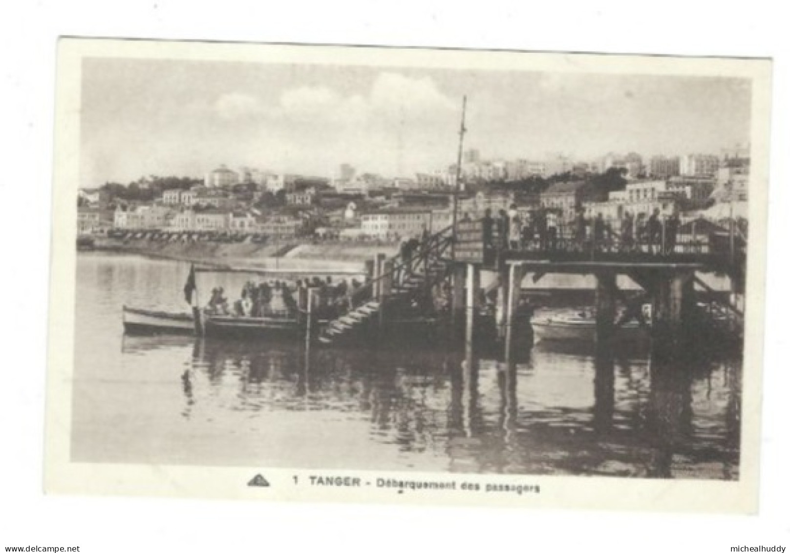 POSTCARD TANGER  DISEMBARKING PASSENGERS - Afrika