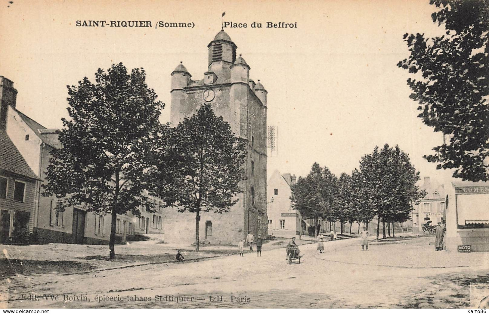 St Riquier * La Place Du Beffroi * Villageois - Saint Riquier