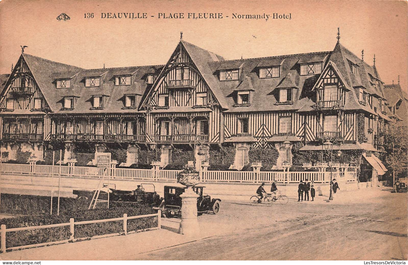 FRANCE - Deauville - Vue De La Plage Fleurie - Normandy Hôtel - Animé - Voiture  - Carte Postale Ancienne - Deauville