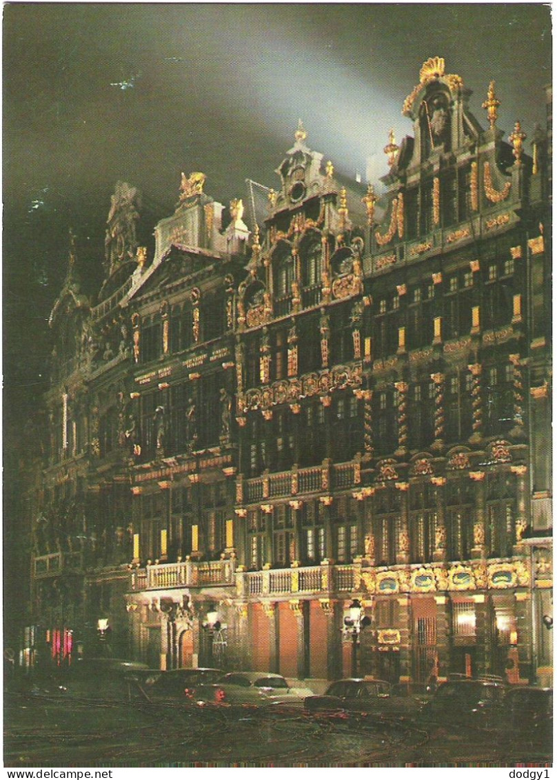 THE MARKET PLACE AT NIGHT, BRUSSELS, BELGIUM. UNUSED POSTCARD Mm2 - Marchés