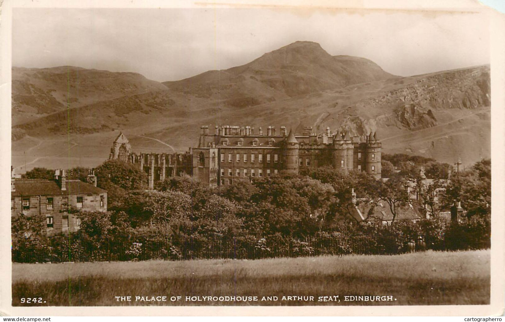 British Castles Architecture Holyroodhouse Arthur Seat - Castillos