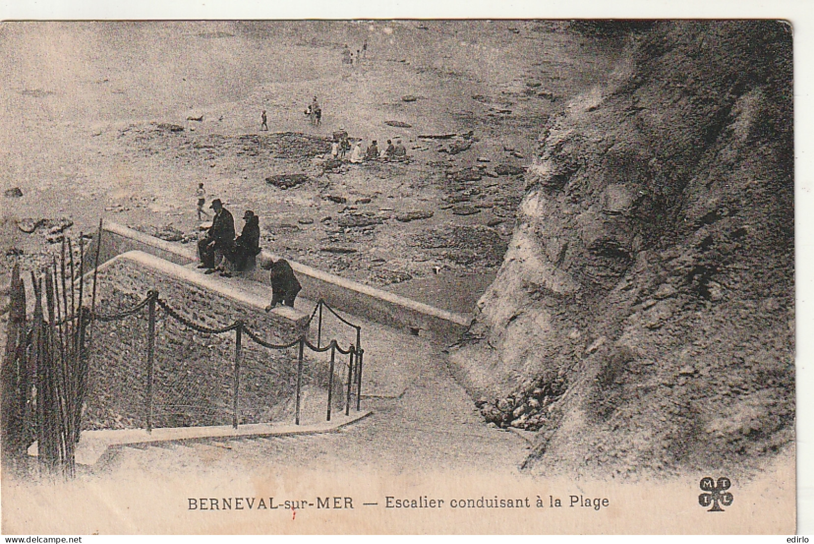 *** 76  ***   BERNEVAL SUR MER  Escalier Descendant à La Mer --  TB  - Autres & Non Classés