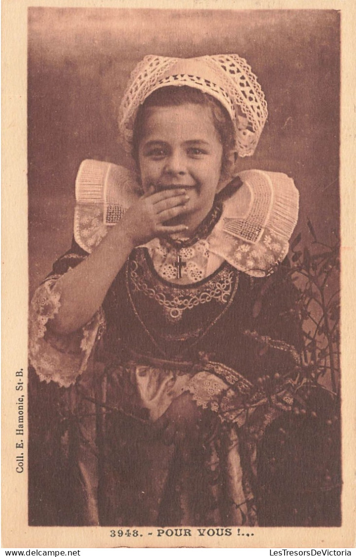 FOLKLORE - Costumes - Petite Fille - Carte Postale Ancienne - Trachten