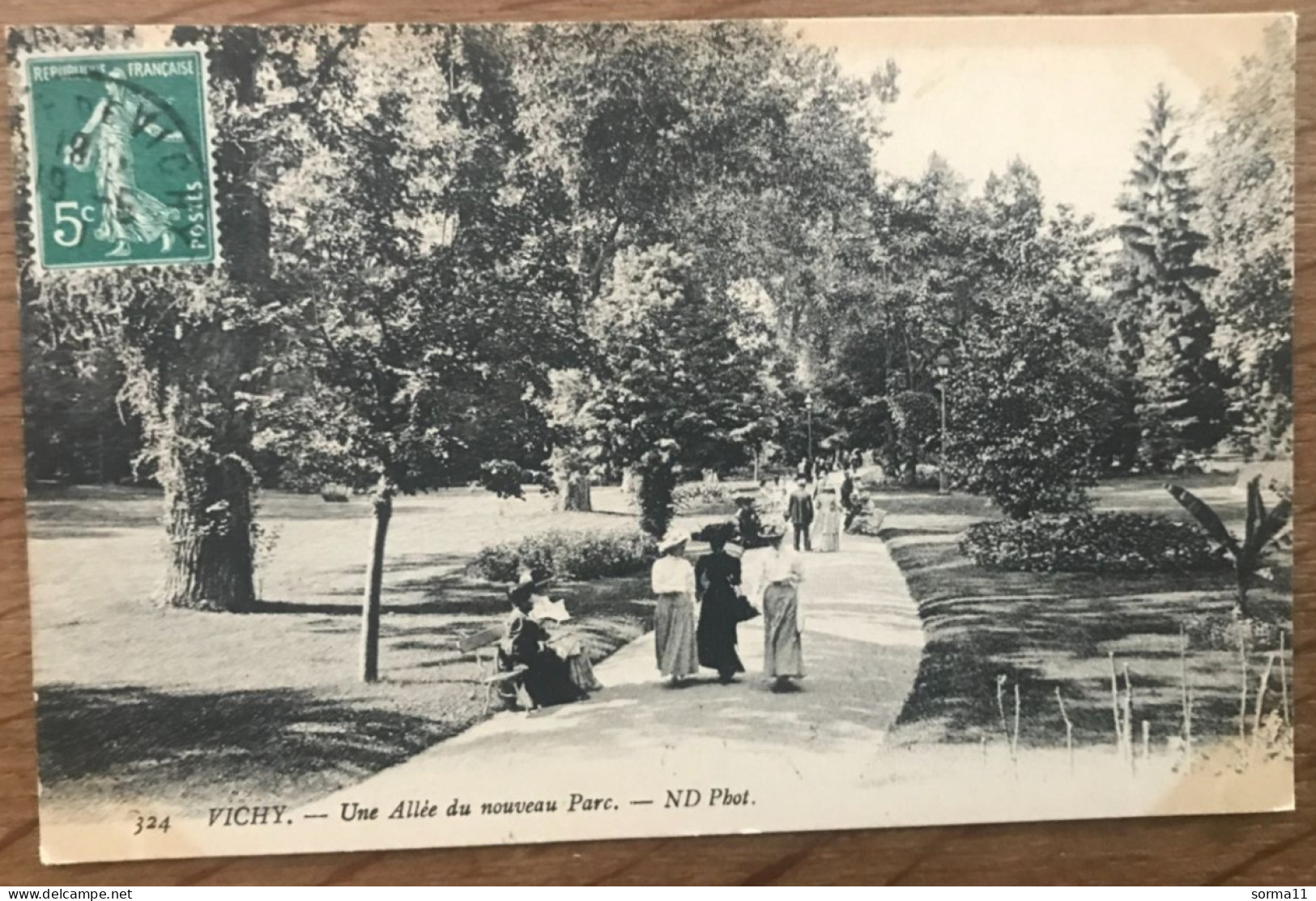 CPA VICHY 03 Une Allée Du Nouveau Parc - Vichy